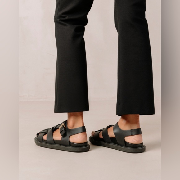 Backbone - Black Leather Sandals - Picture 4 of 13